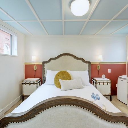 Victoria'S Parliamentary Suite With Private Rooftop Patio & Harbour View Extérieur photo