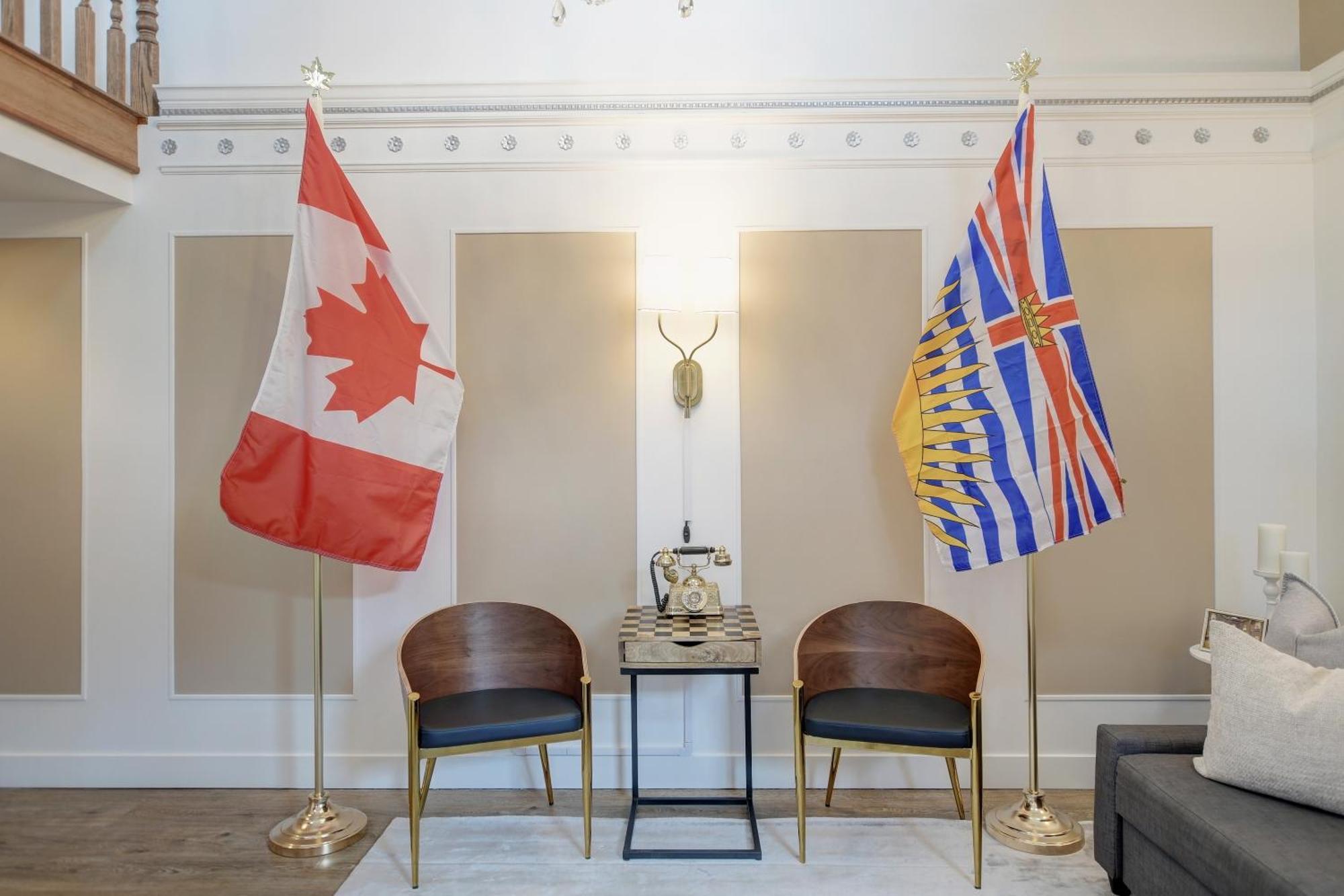 Victoria'S Parliamentary Suite With Private Rooftop Patio & Harbour View Extérieur photo