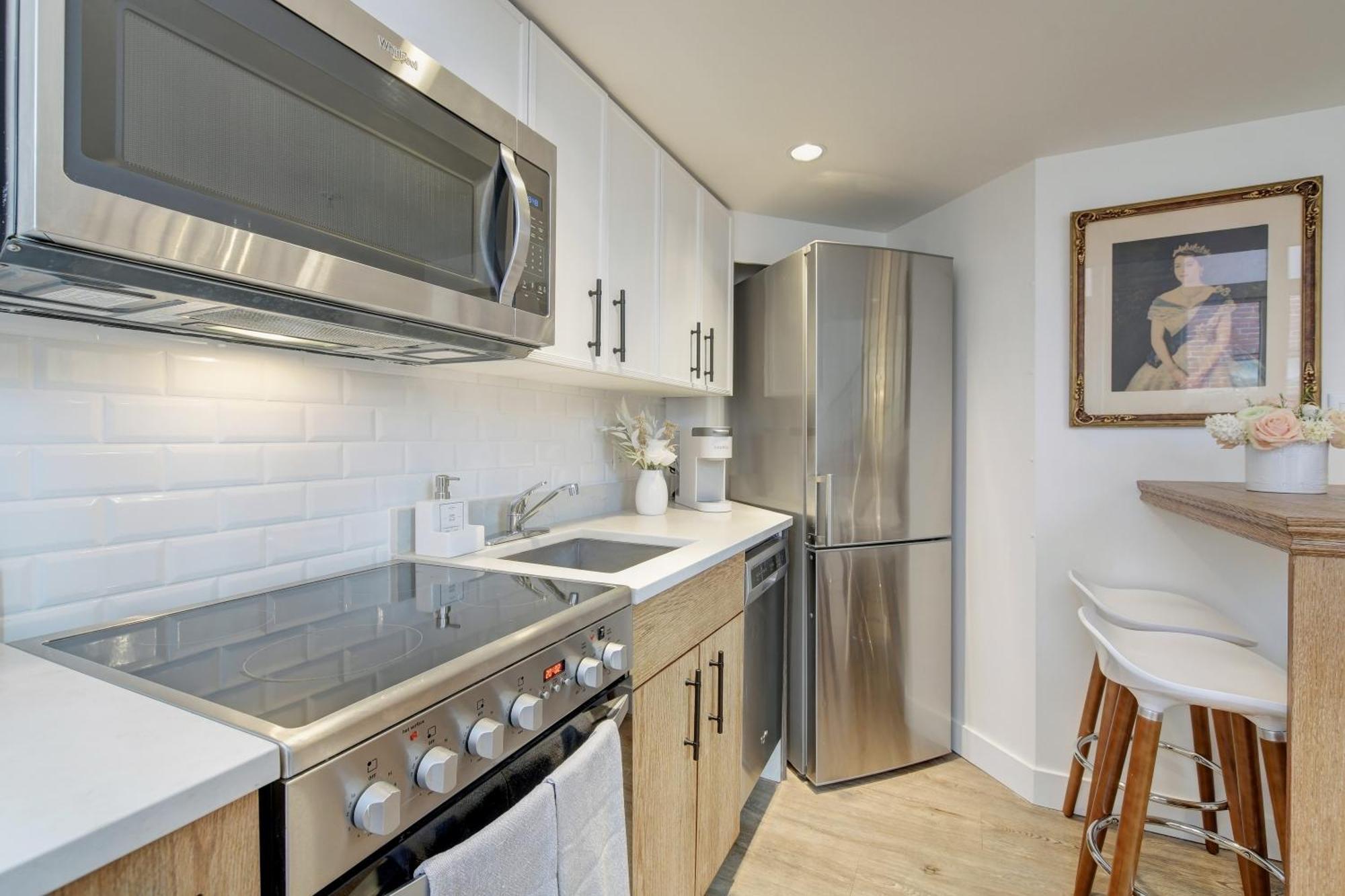 Victoria'S Parliamentary Suite With Private Rooftop Patio & Harbour View Extérieur photo