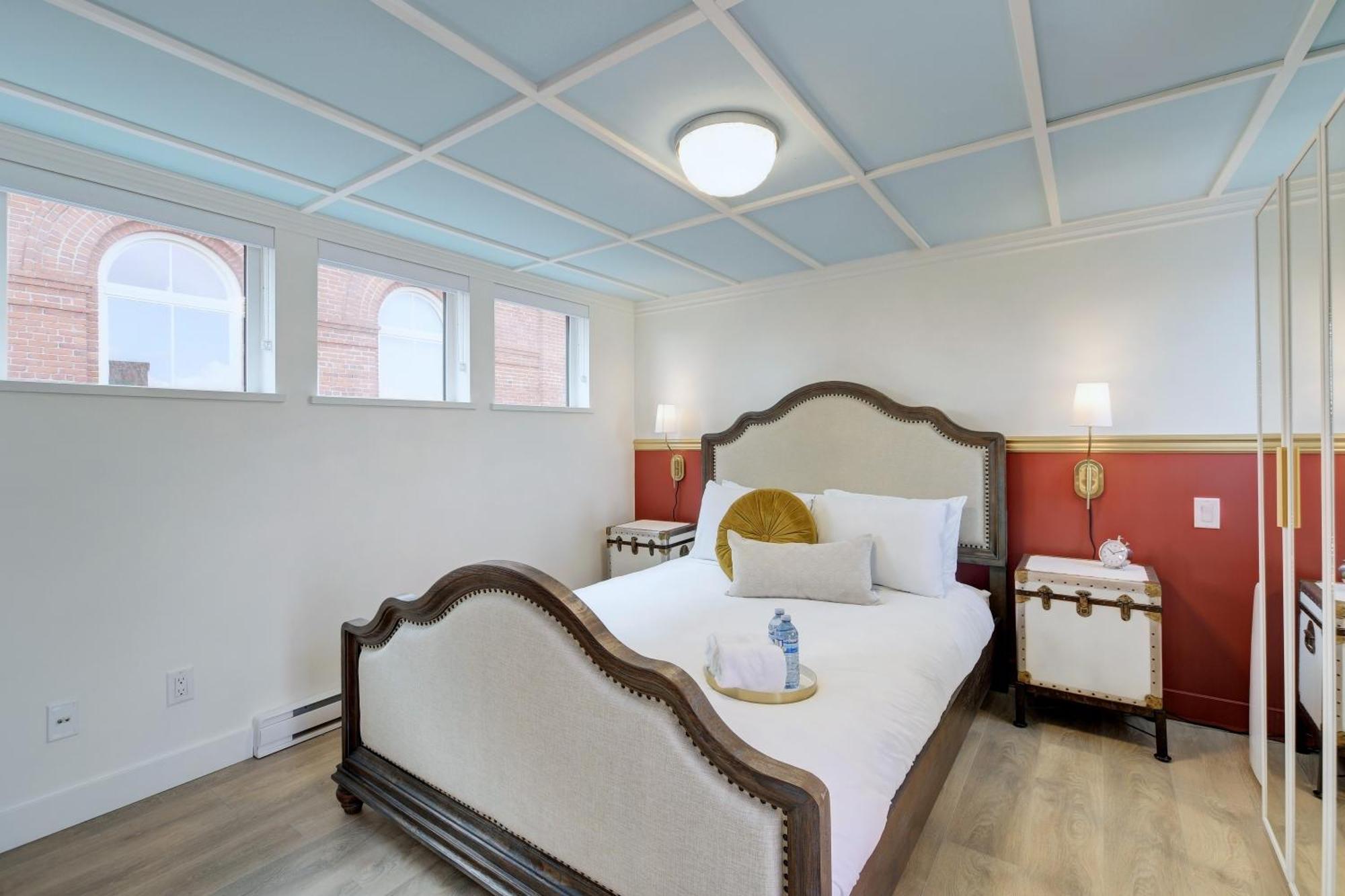 Victoria'S Parliamentary Suite With Private Rooftop Patio & Harbour View Extérieur photo