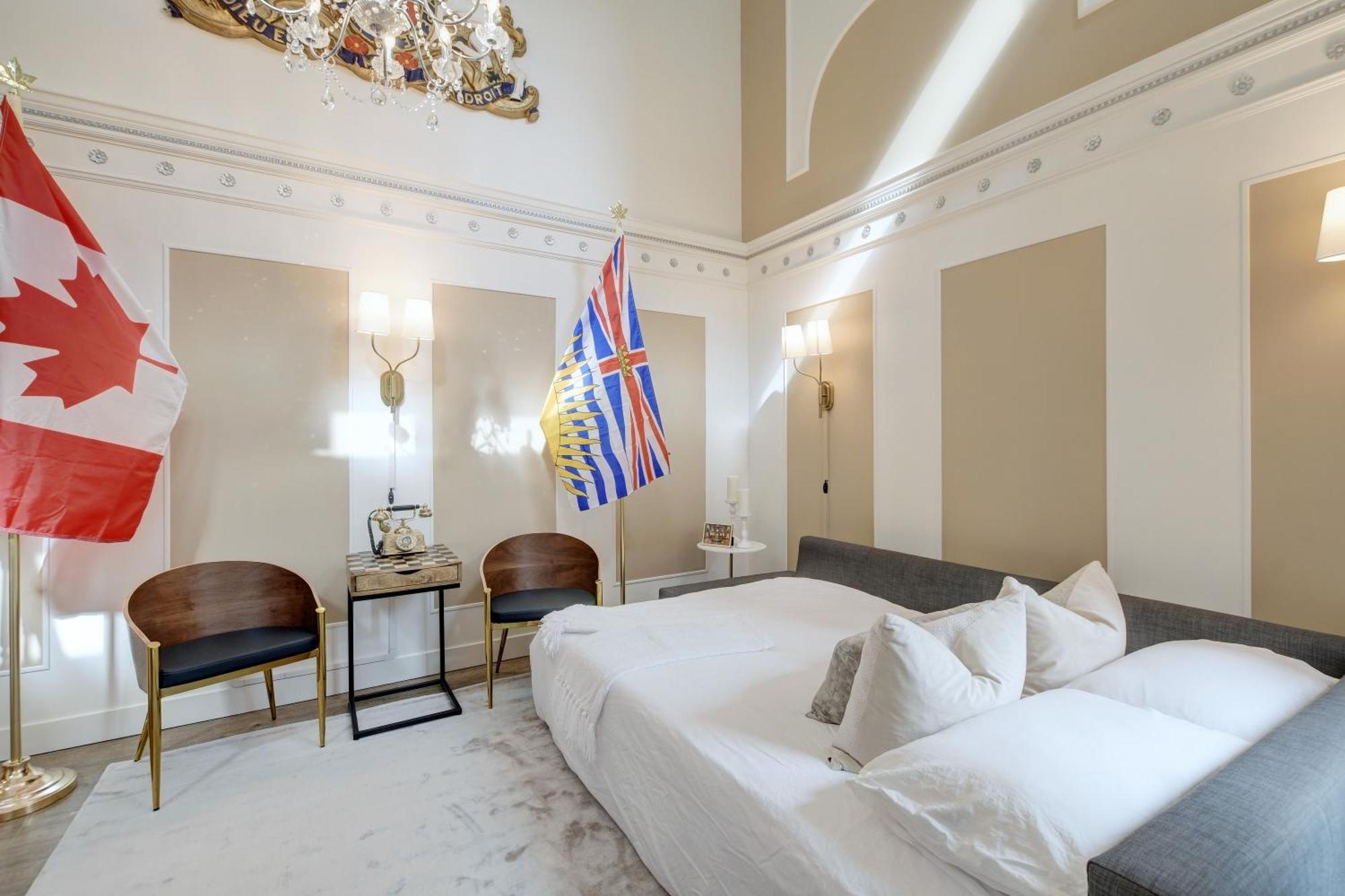 Victoria'S Parliamentary Suite With Private Rooftop Patio & Harbour View Extérieur photo